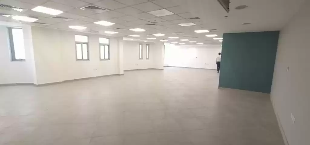 商业的 就绪物业 U/F 办公室  出租 在 萨德 , 多哈 #12547 - 1  image 